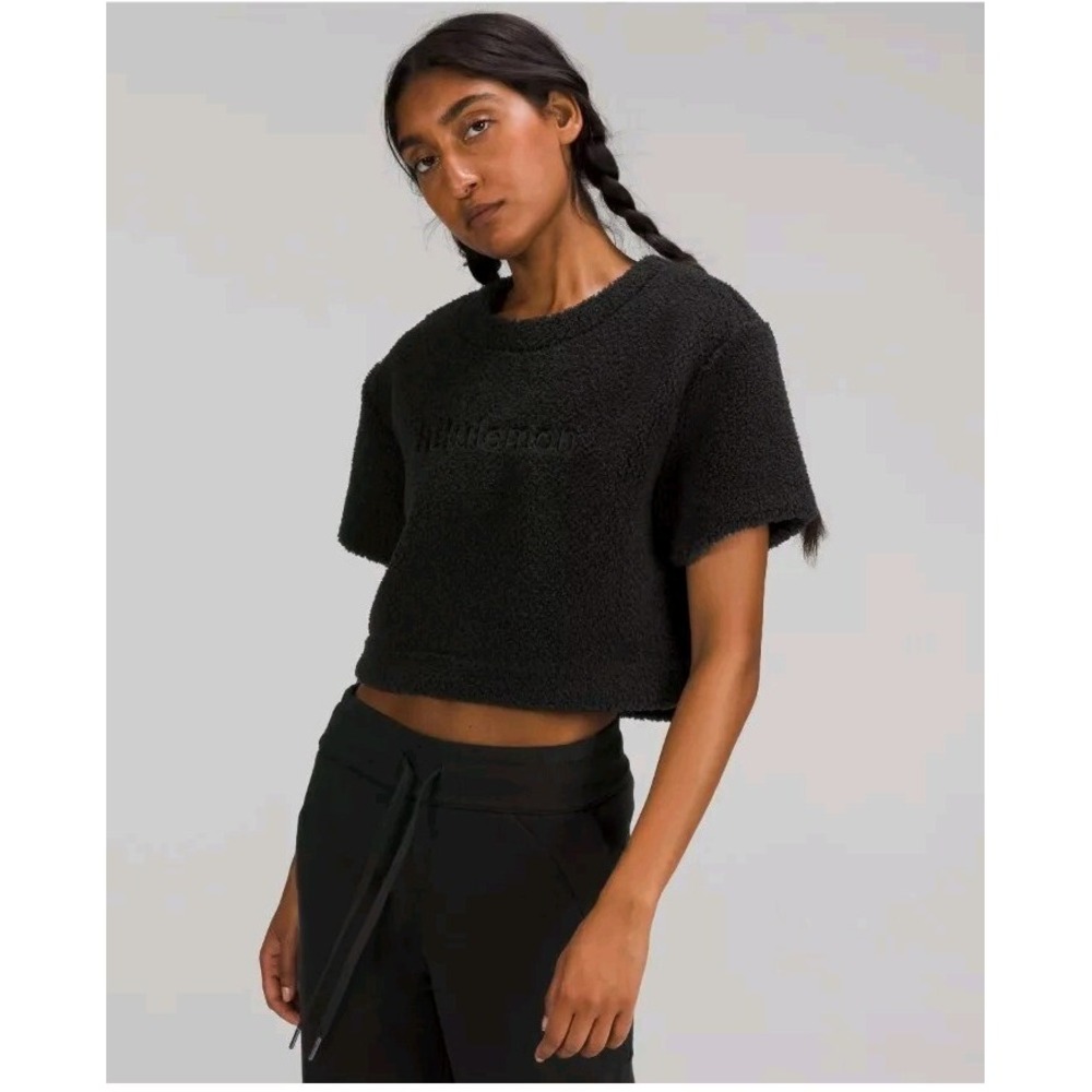 Lululemon Textured Embroidery Sherpa Cropped Black Short Sleeve Shirt Top Size 6